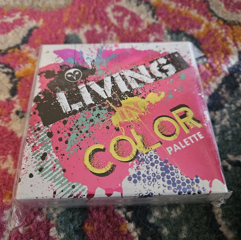 Living in Color Eyeshadow palette Hank and Henry